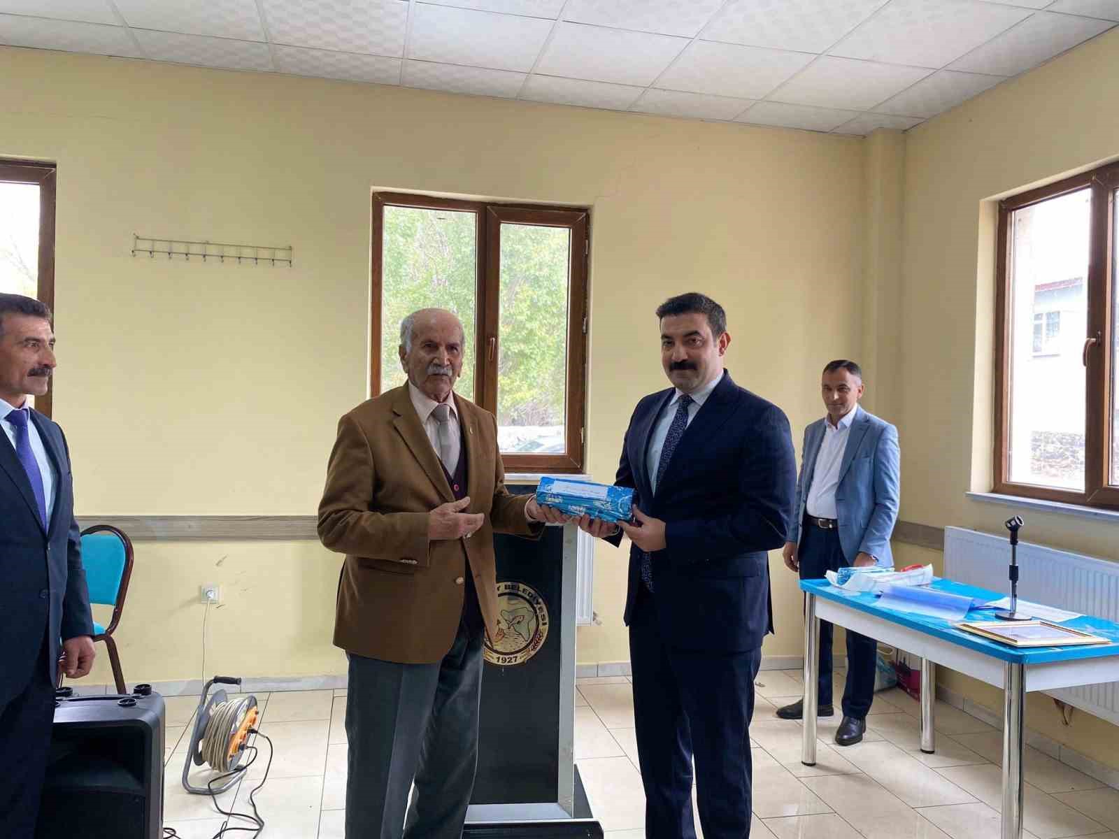 Arpaçay Kaymakamı Akköz muhtarlarla buluştu