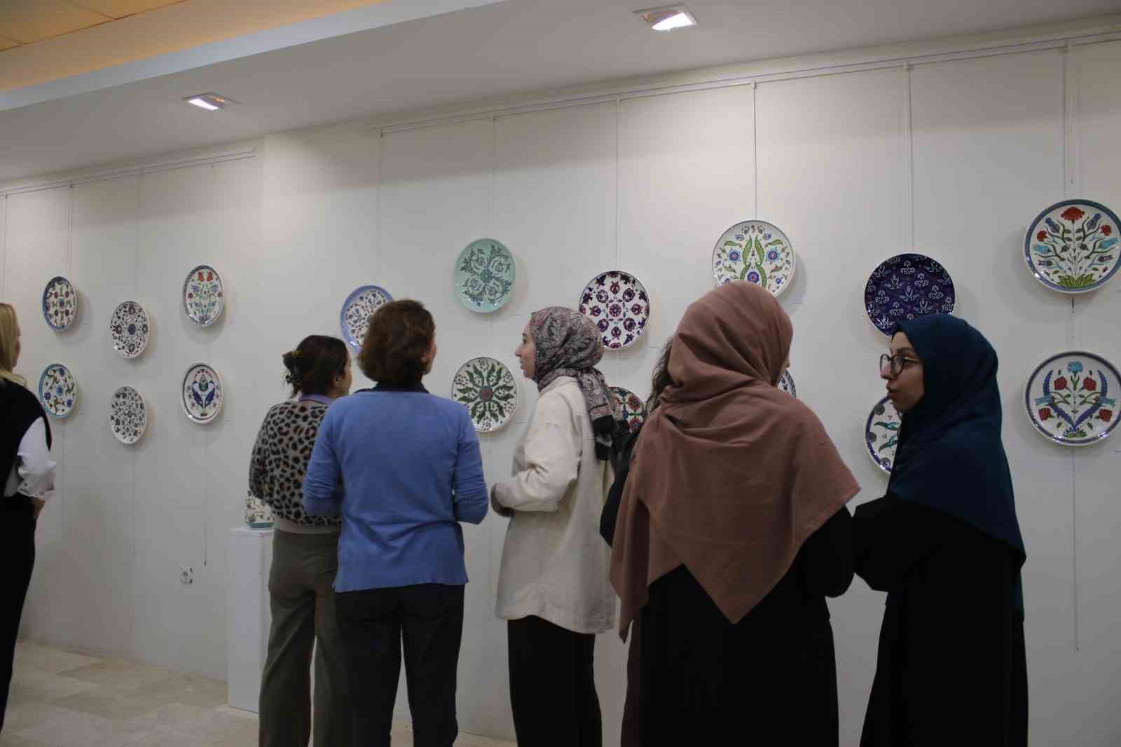 &Ccedil;ini Sanatı SA&Uuml;&rsquo;de sergilendi
