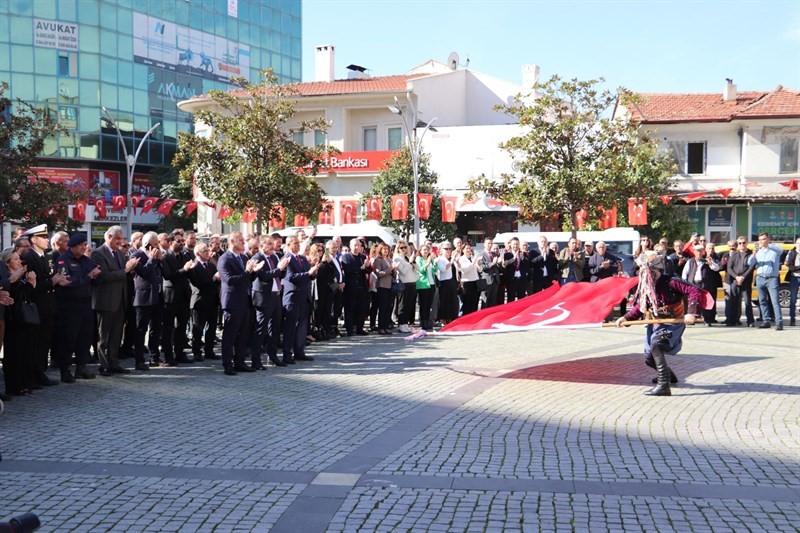 19 Ekim Muhtarlar G&uuml;n&uuml; Edremit&rsquo;te coşkuyla kutlandı

