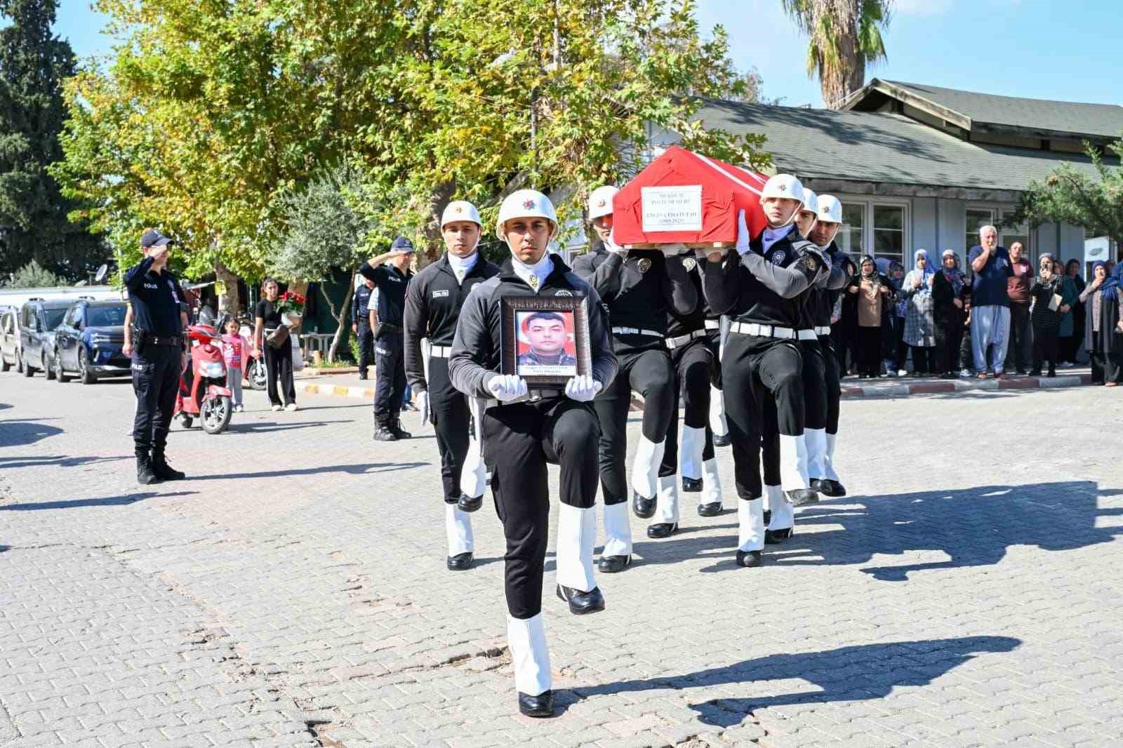 Yangında ölen polis memuru Adana’da toprağa verildi