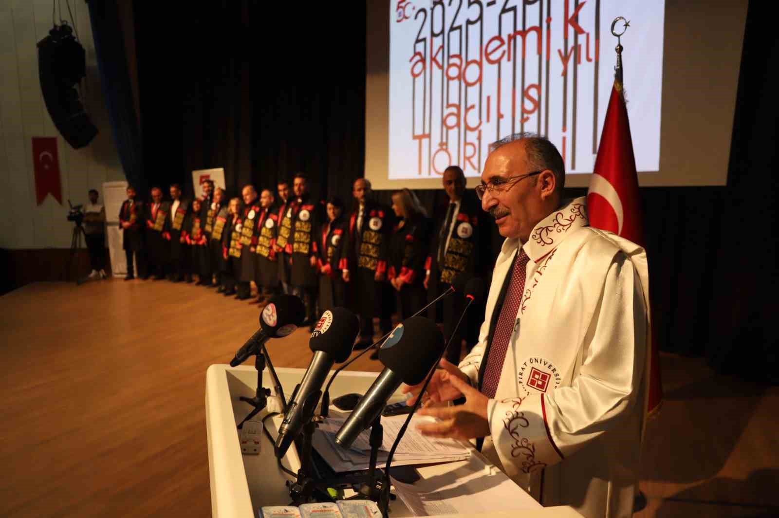 Fırat &Uuml;niversitesi&rsquo;nde akademik yılı a&ccedil;ılış t&ouml;reni yapıldı

