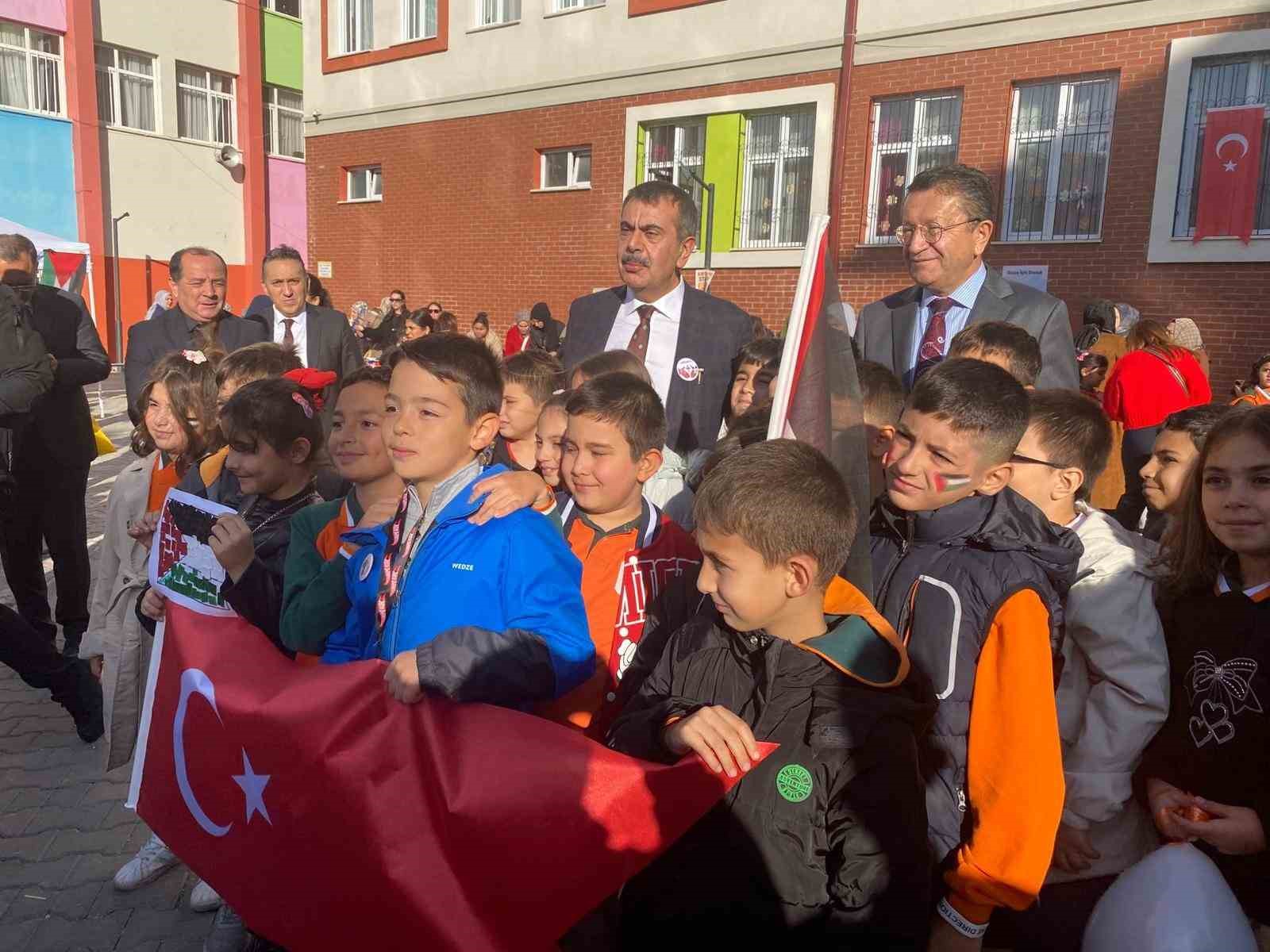 Bakan Tekin: "Gazze&rsquo;nin yeniden inşası i&ccedil;in &uuml;zerimize d&uuml;şeni yapalım dedik"
