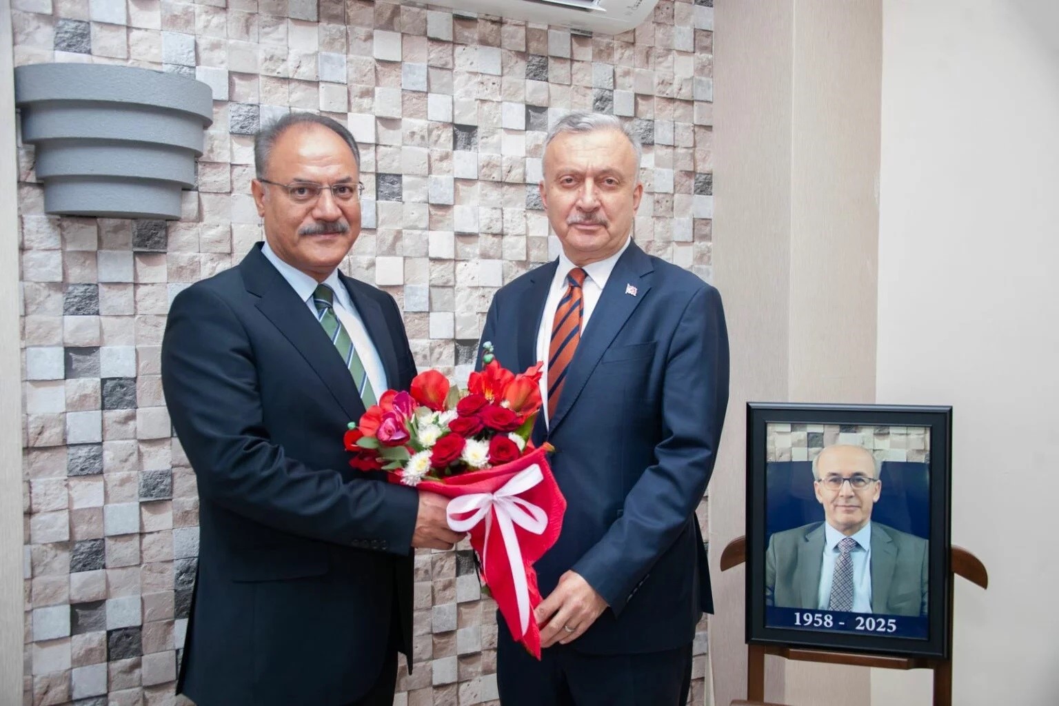 Prof. Dr. Karabulut, İktisadi ve İdari Bilimler Fak&uuml;ltesi Dekanı olarak atandı
