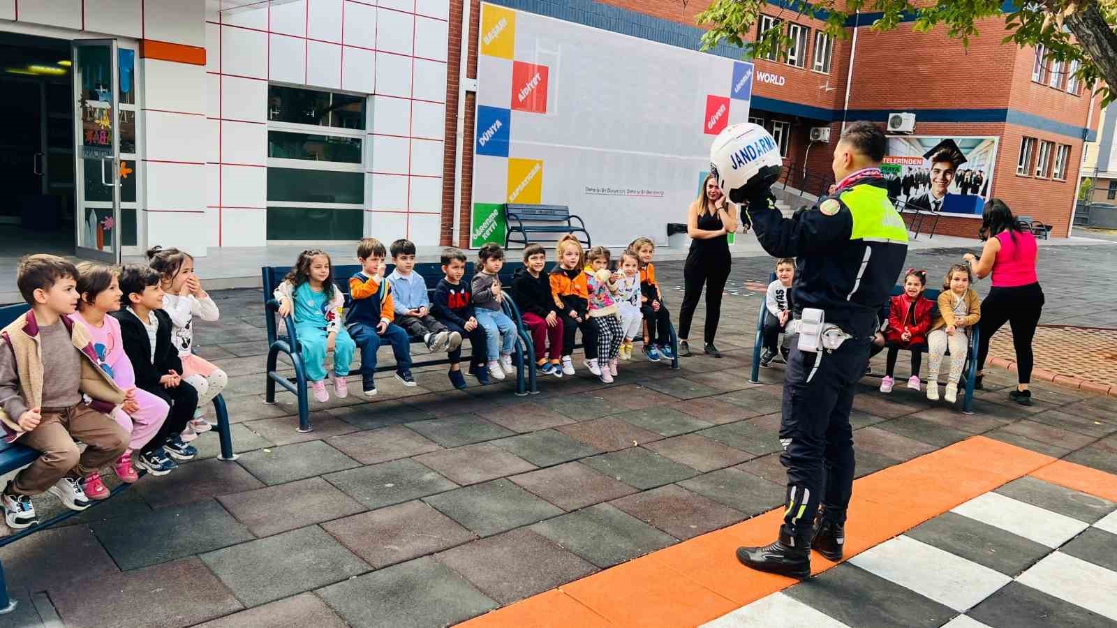 Jandarmadan 73 öğrenciye güvenli trafik eğitimi