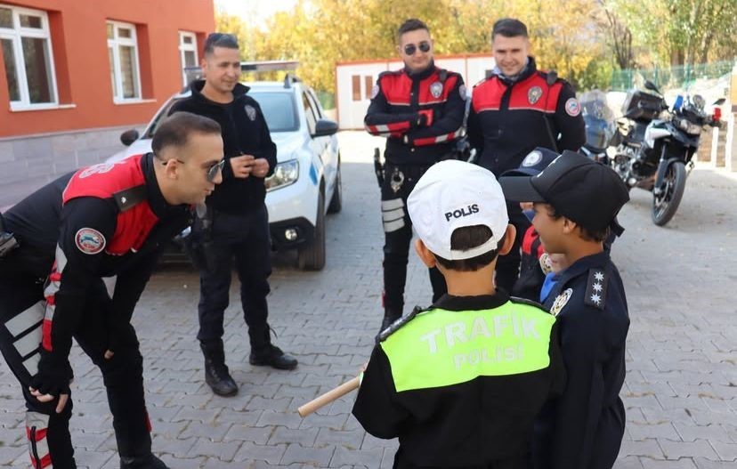 Öğrencilere polislik mesleği anlatıldı