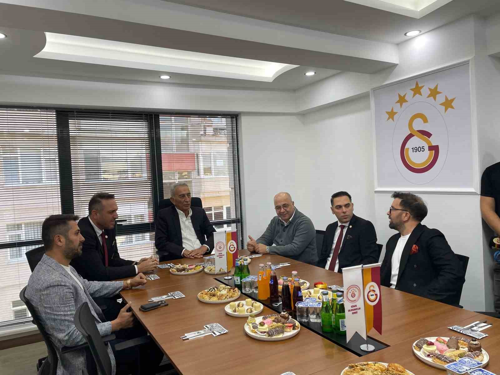 Adnan Polat, 1905 Kütahya Galatasaraylılar Derneği’nin açılışına katıldı