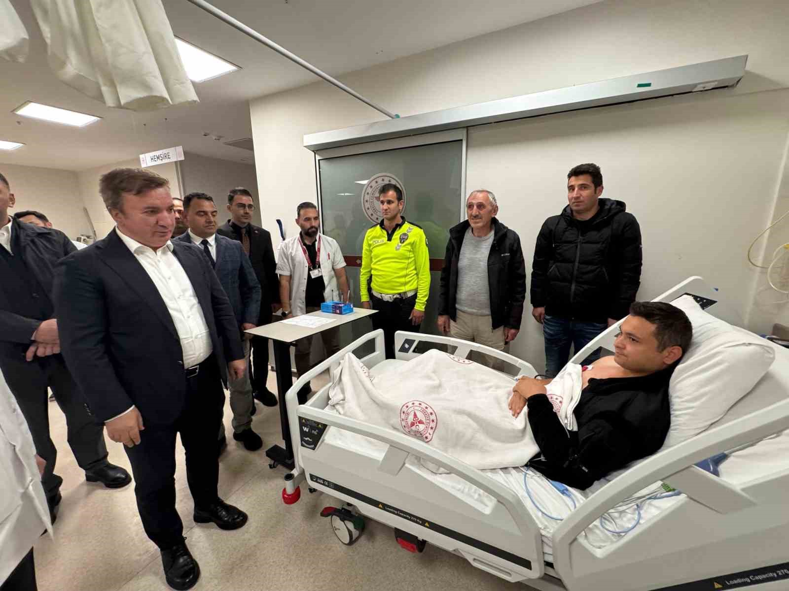 Tercan’da takla atan ekip aracındaki 3 polis memuru yaralandı
