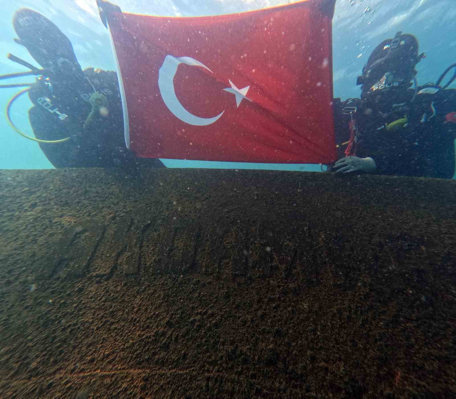 Kurbağa adamlar ve deniz polisi Van Gölü’nde kaçakçılara göz açtırmıyor