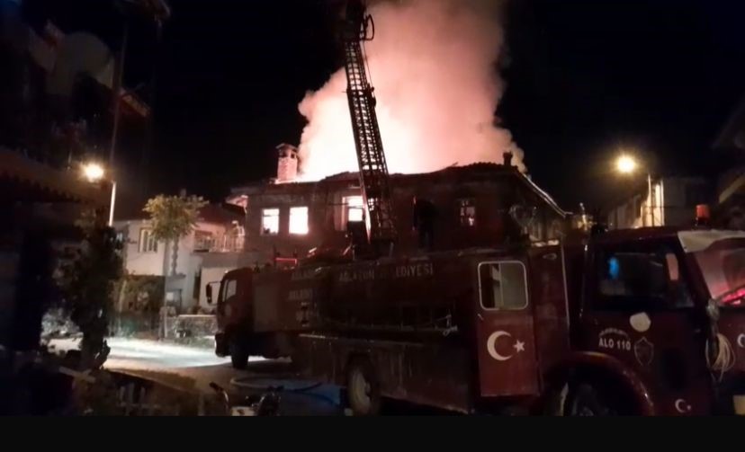 Burdur’da 2 katlı evde yangın