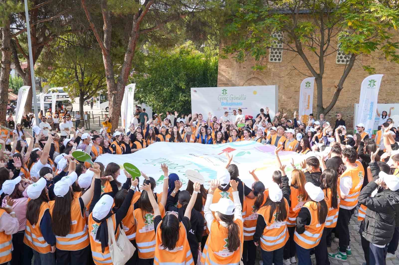 Birgi’de umut dolu etkinlik: SENTRUM genç gönüllü buluşması düzenlendi