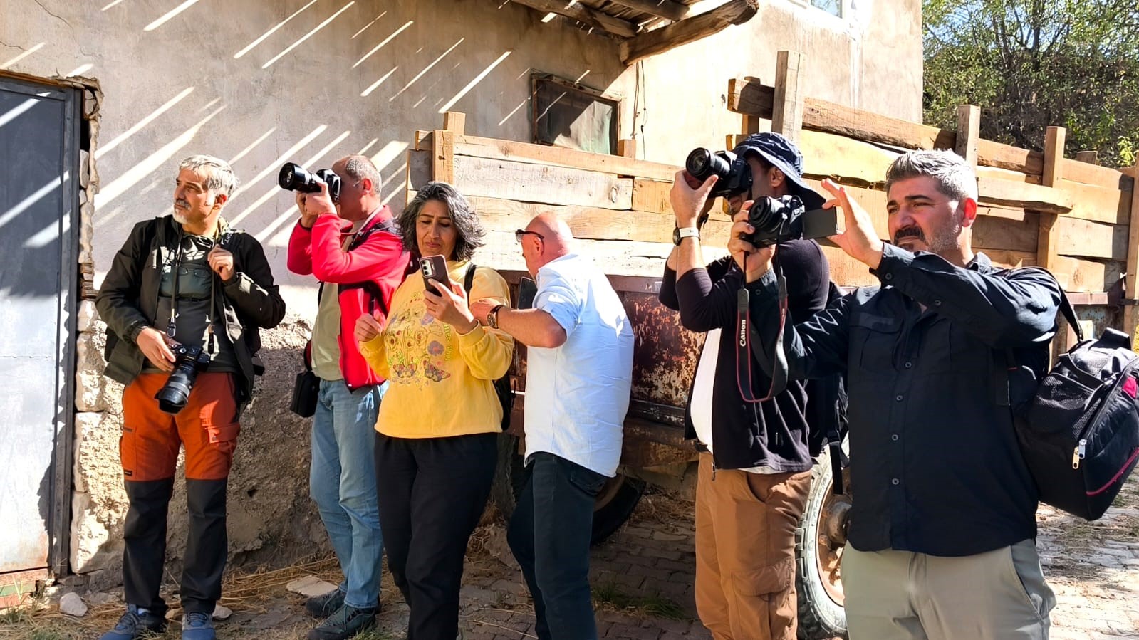 Fotoğraf sanat&ccedil;ılarının odağındaki &Ccedil;emişgezek&rsquo;te k&uuml;lt&uuml;rel buluşma
