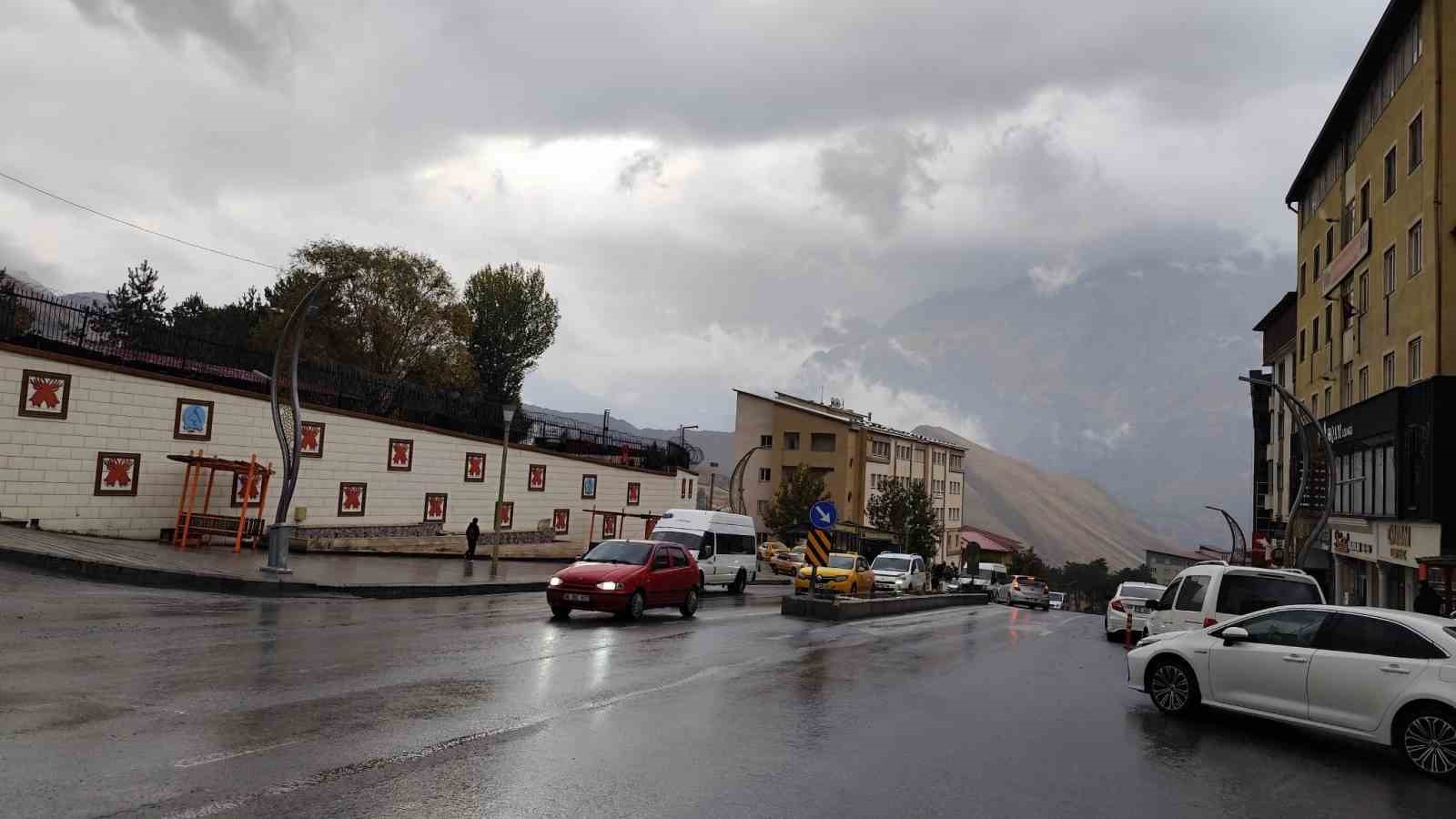 Hakkari’de yağmur yağışı