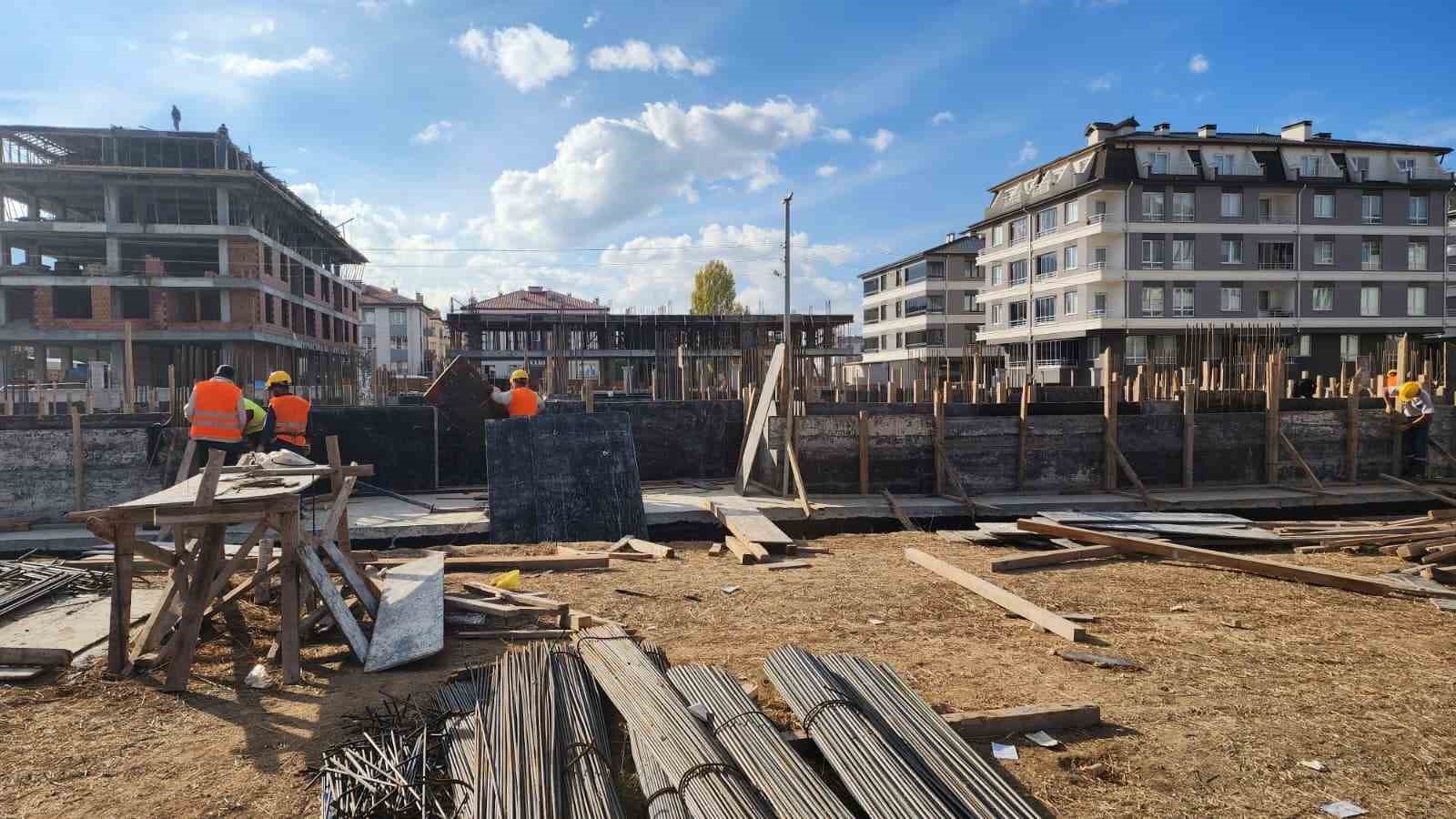 K&uuml;tahya&rsquo;da devam eden eğitim yatırımlar yerinde incelendi
