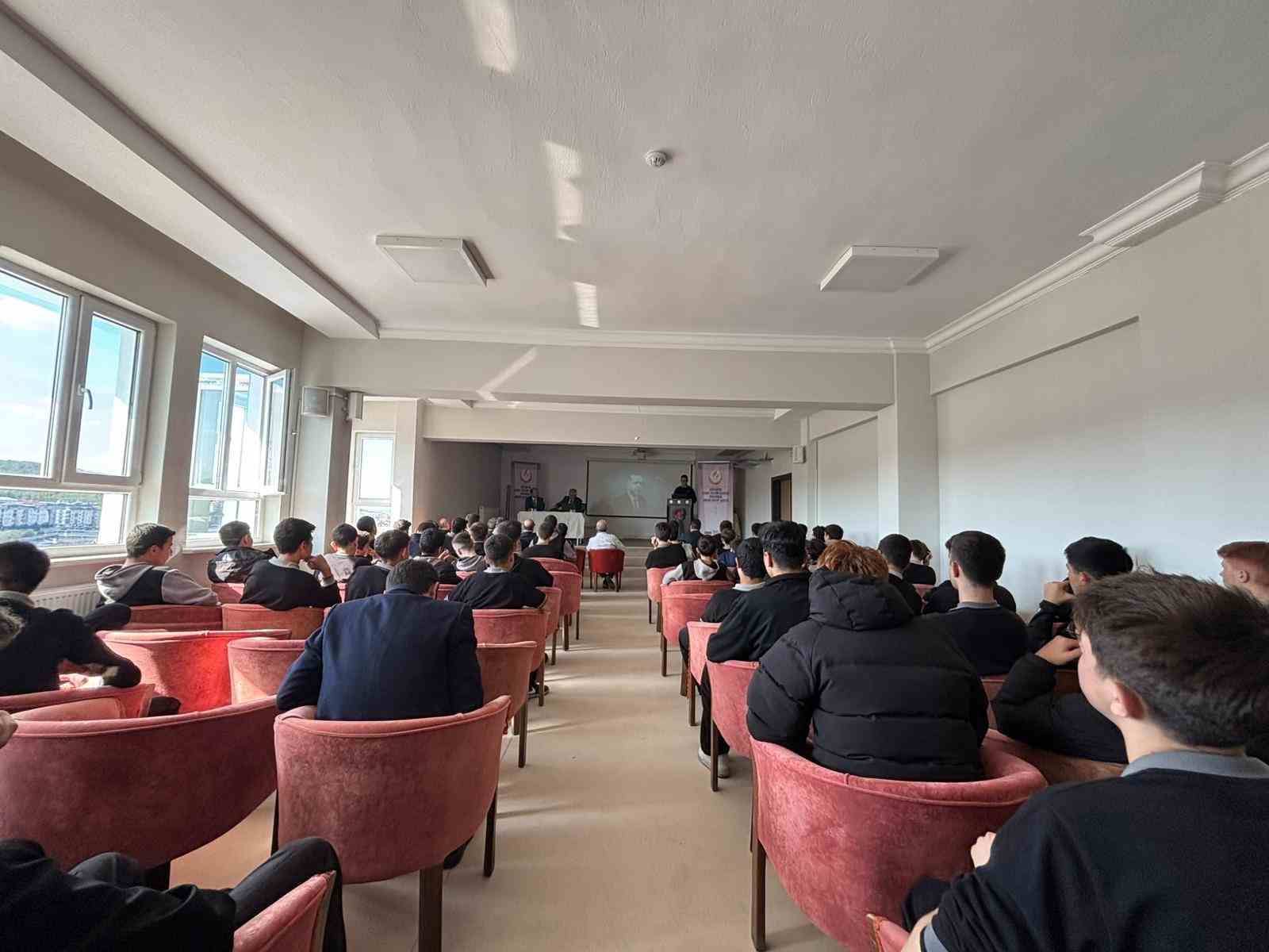 Kütahya Şehit Selim Cansız Anadolu İmam Hatip Lisesinde konferans