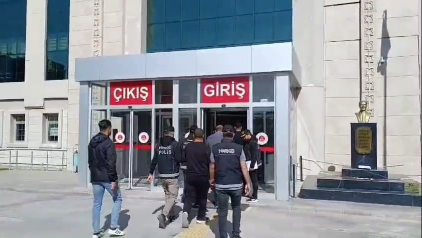 Kırmızı bültenle aranan zanlı Niğde’de yakalandı