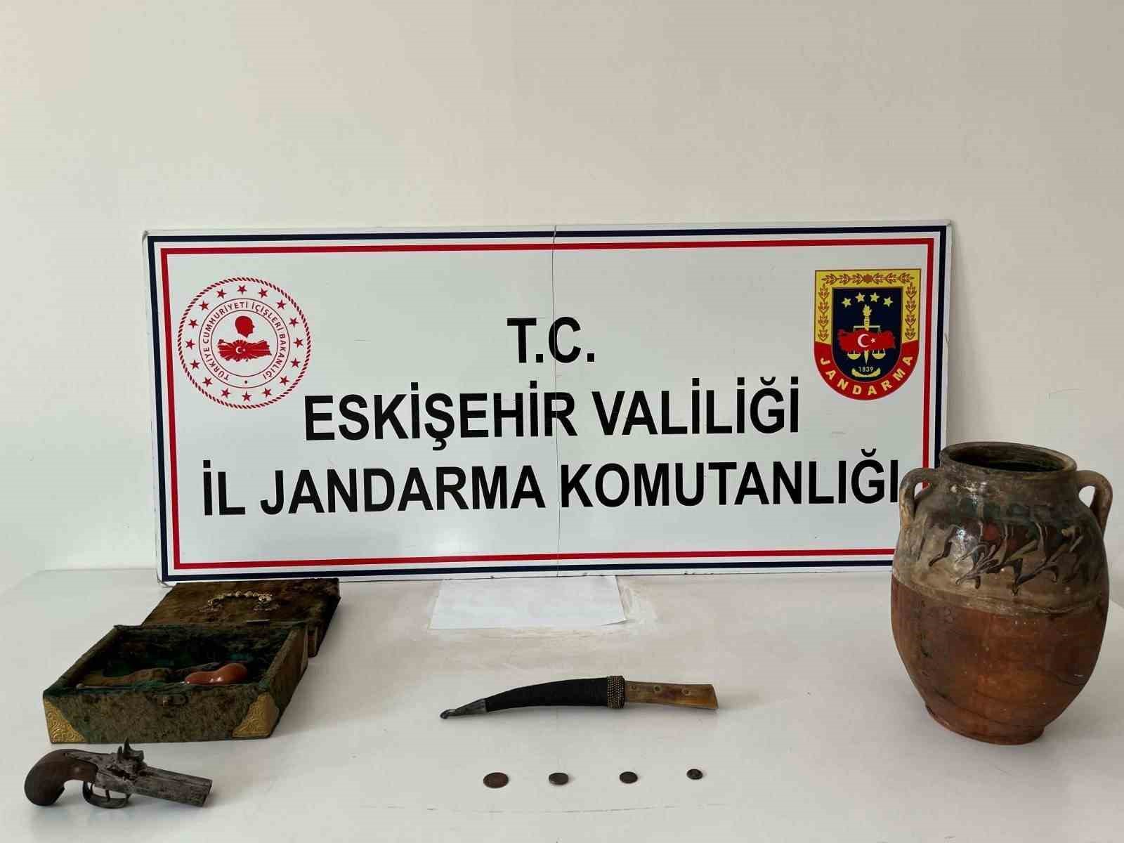 Tarihi eser satmaya çalışan şüpheli jandarma tarafından yakalandı