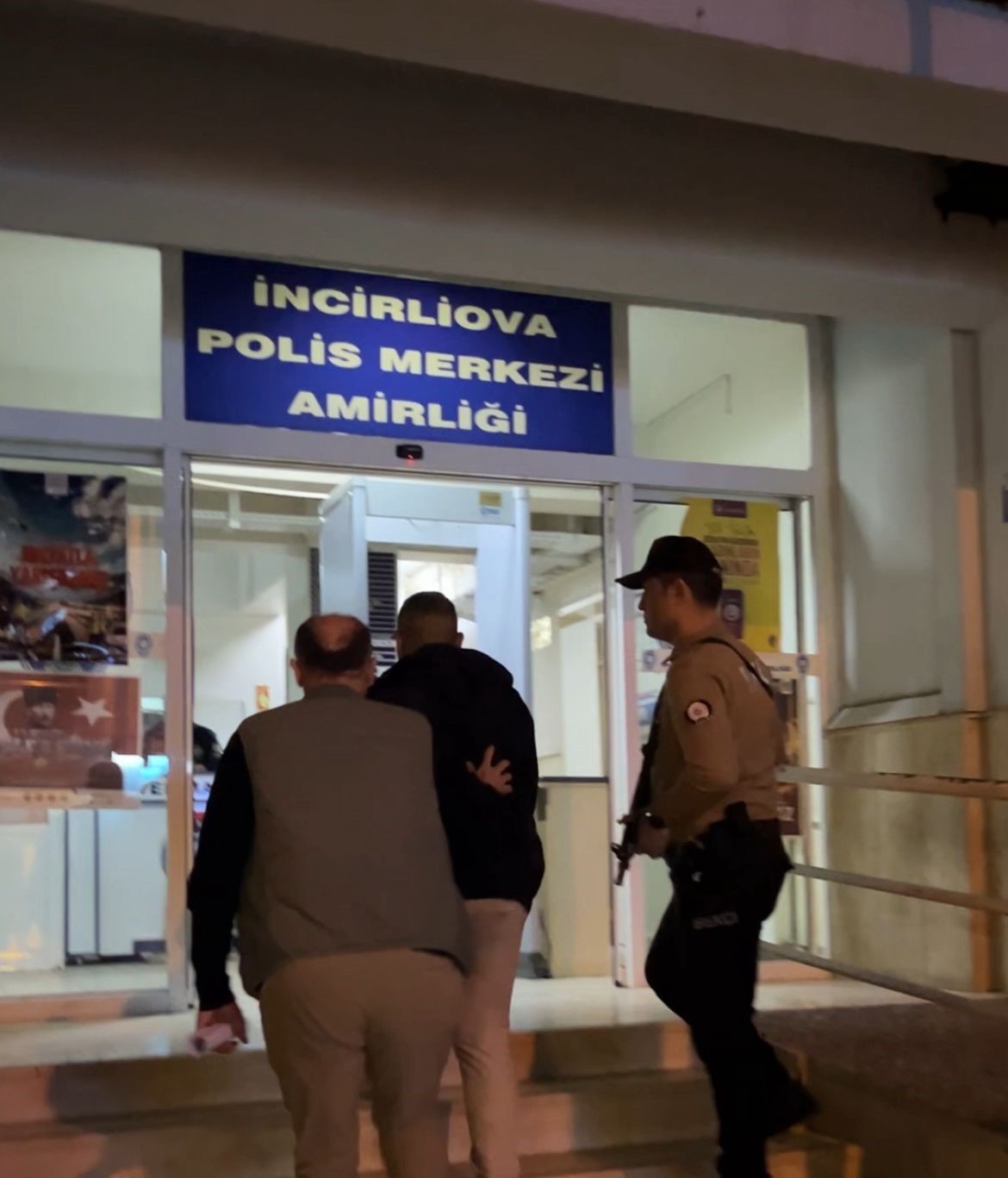 İncirliova&rsquo;da silahlı yaralama ş&uuml;phelisi sahte kimlikle yakalandı
