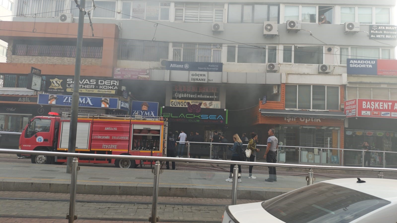 İş hanının bodrum katında &ccedil;ıkan yangın korkuttu
