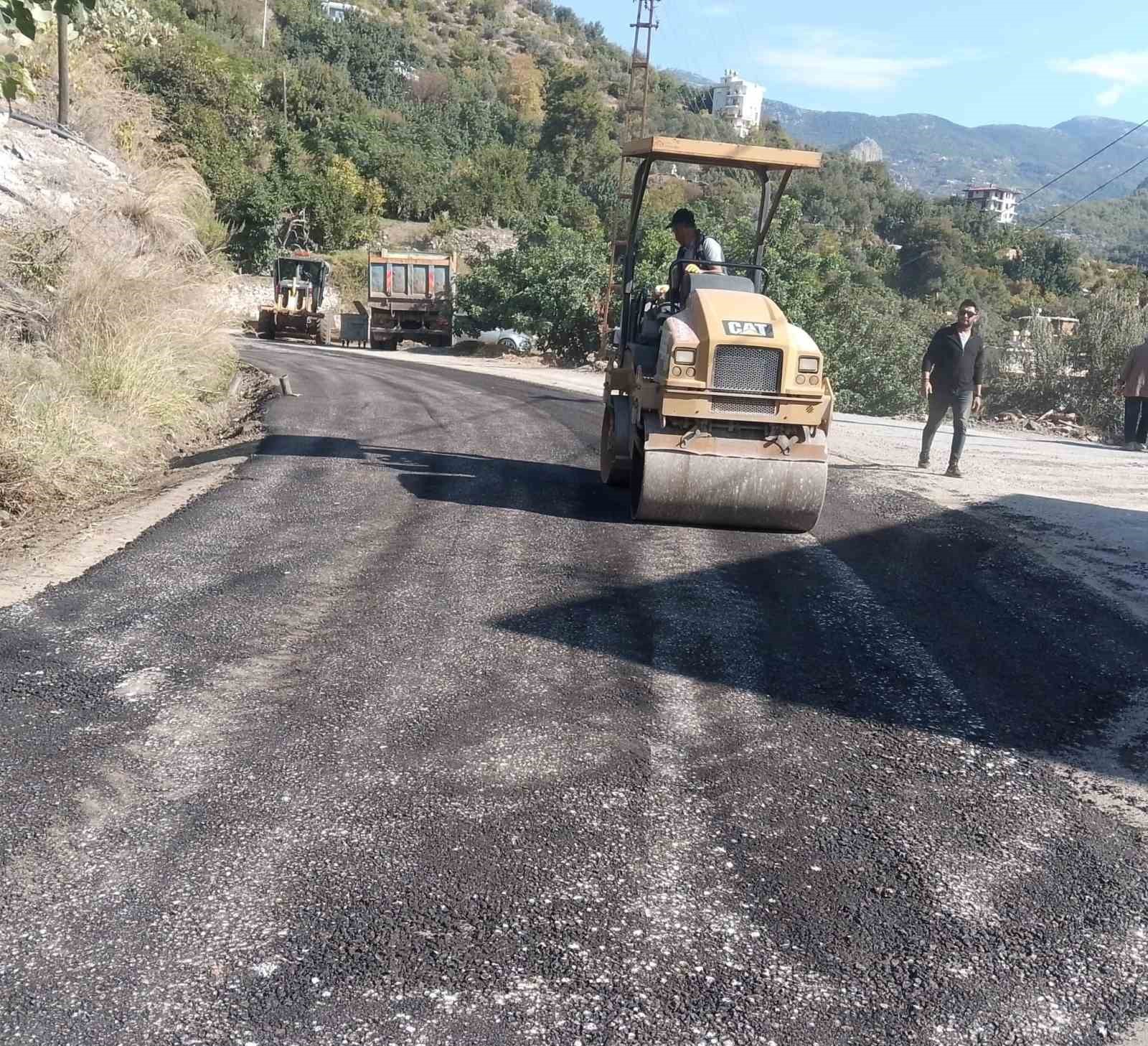 Alanya kırsalında yollar kışa hazırlanıyor