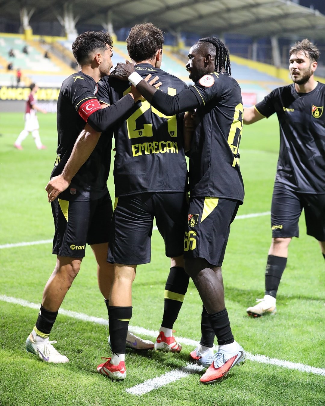 Emrecan Uzunhan, ilk lig golünü kaydetti
