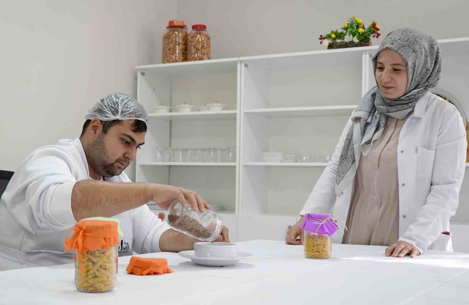 Büyükşehir özel gereksinimli bireyleri açtığı kurslarla topluma kazandırıyor