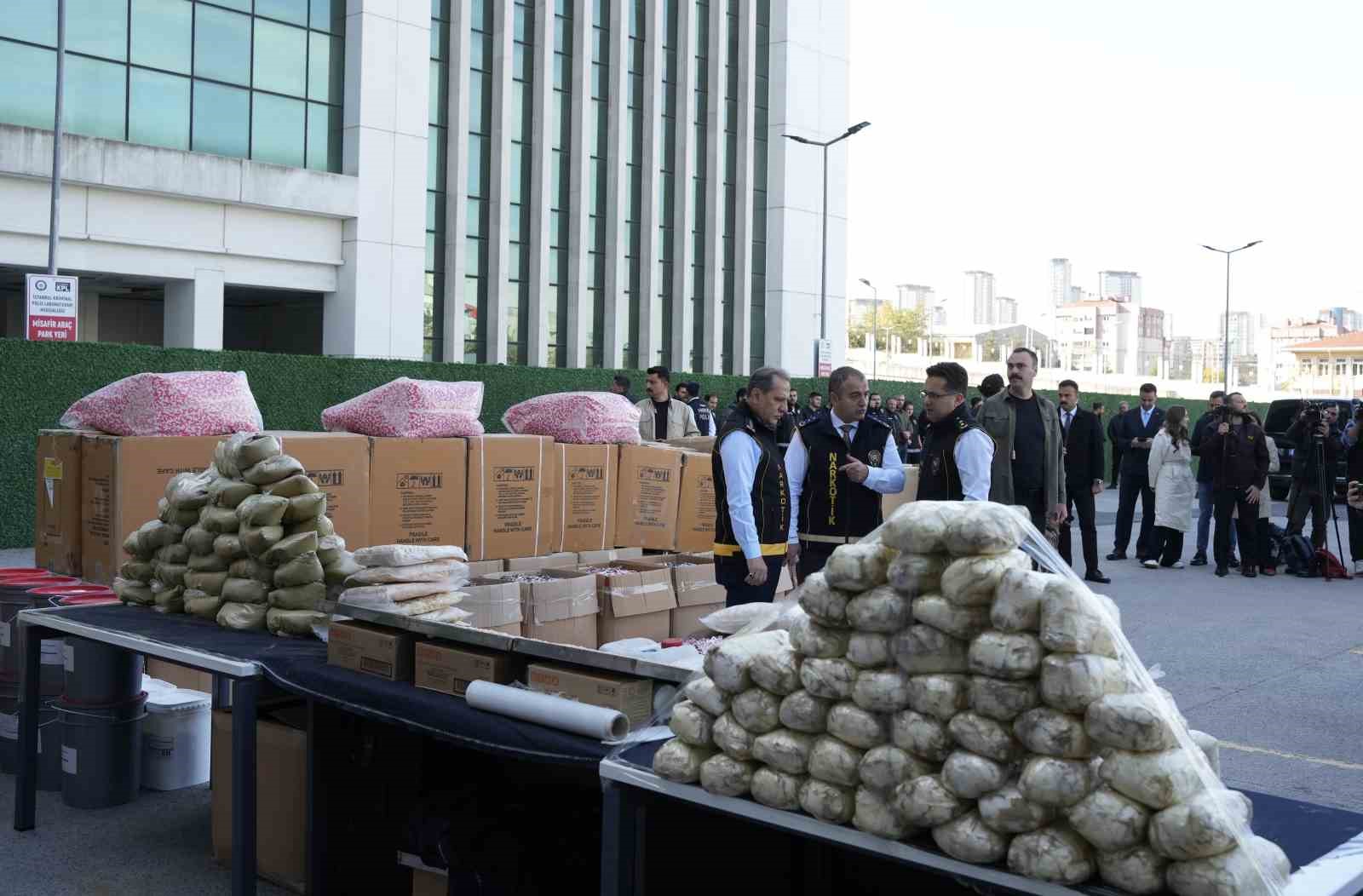 İstanbul merkezli dev uyuşturucu operasyonu
