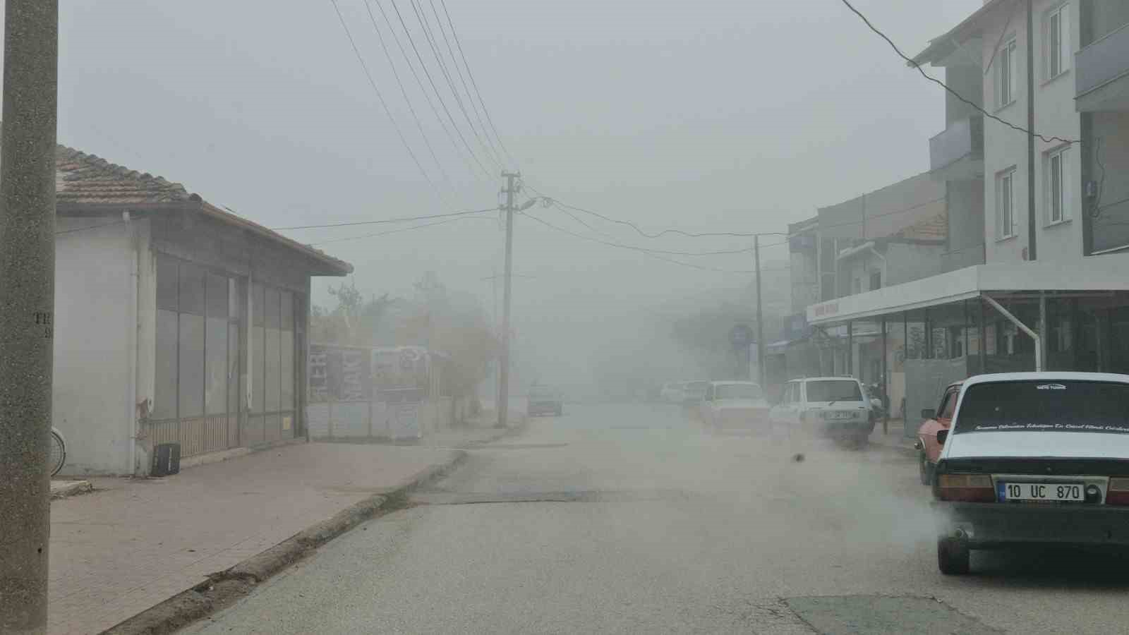 Sındırgı sis altında kayboldu
