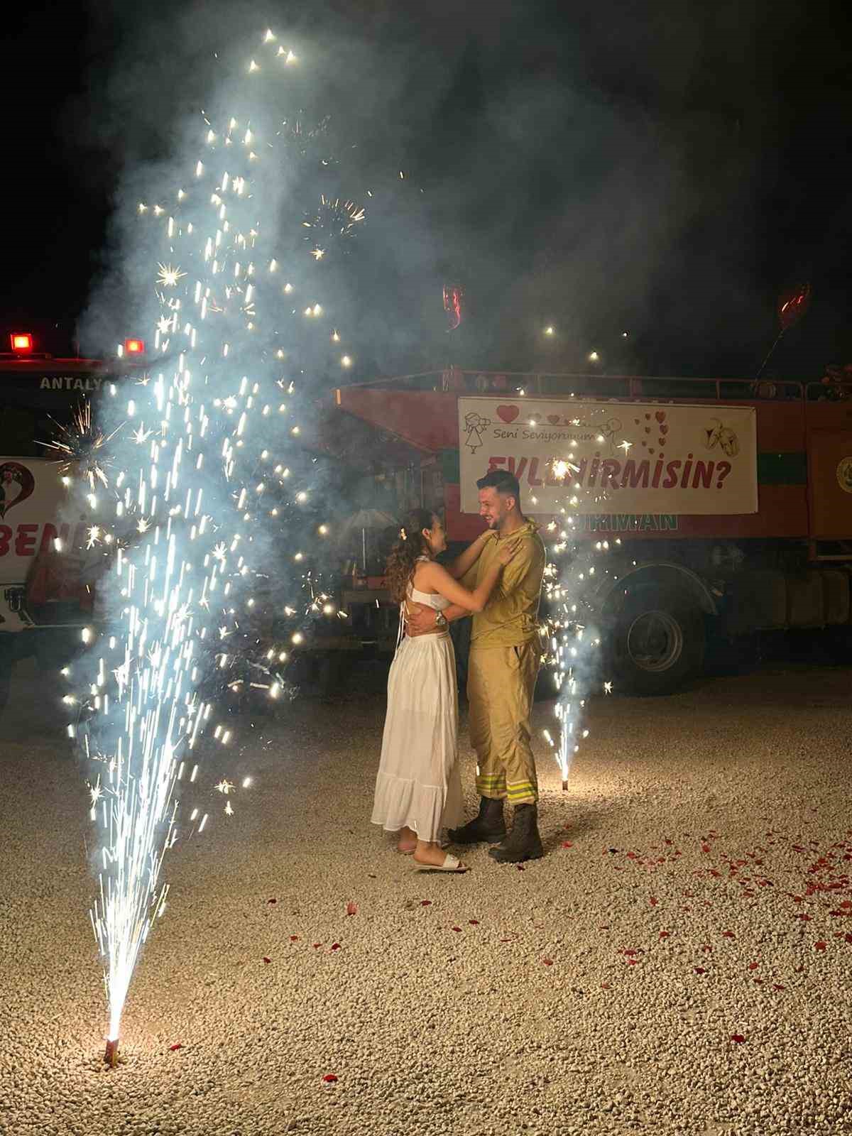 Orman iş&ccedil;isi araz&ouml;zle evlilik teklifi yaptı
