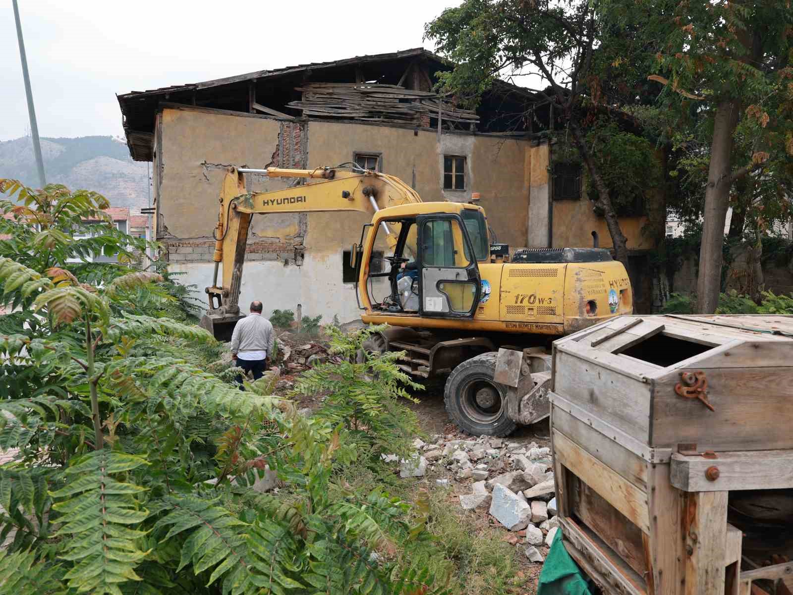 Tokat’ta metruk binaların yerine otopark yapılacak