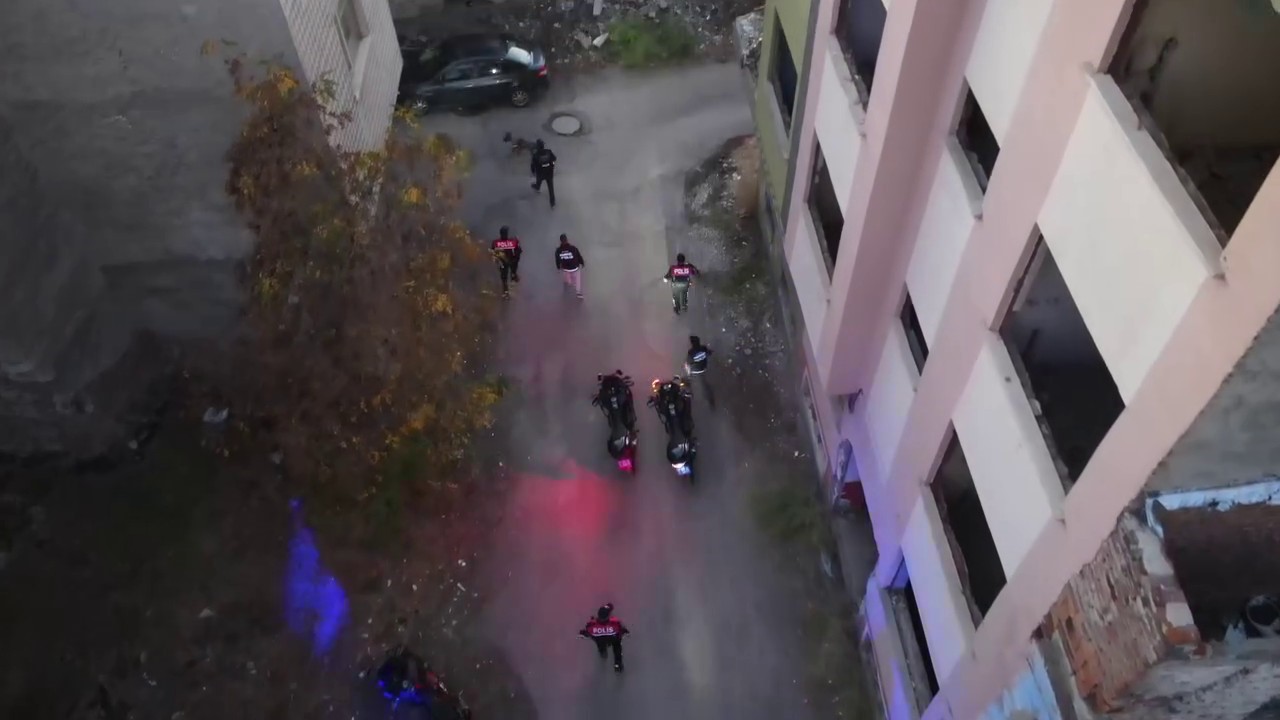Polisten metruk binalara baskın