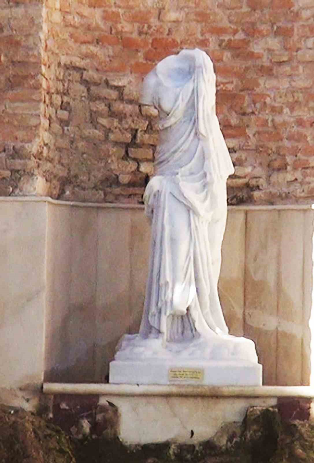 Stratonikeia antik kentindeki &lsquo;Roma Hamamına&rsquo; ziyaret&ccedil;i akını
