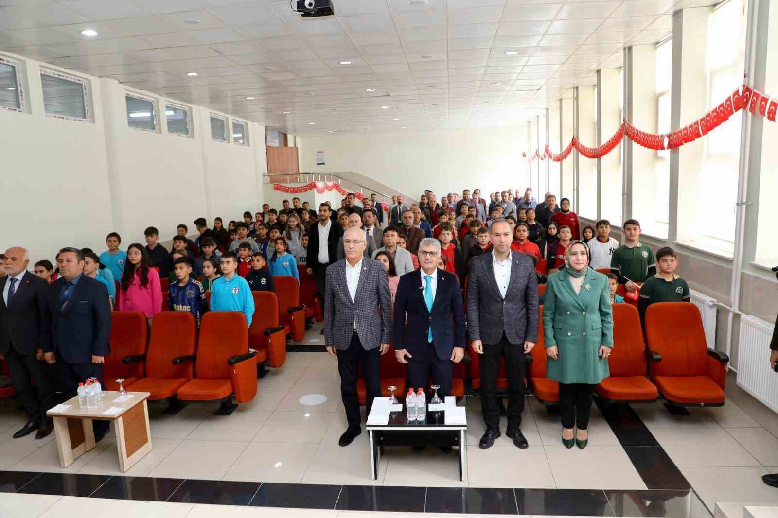 Cumhuriyetin 102. yılında &ouml;ğrencilere anlamlı hediye
