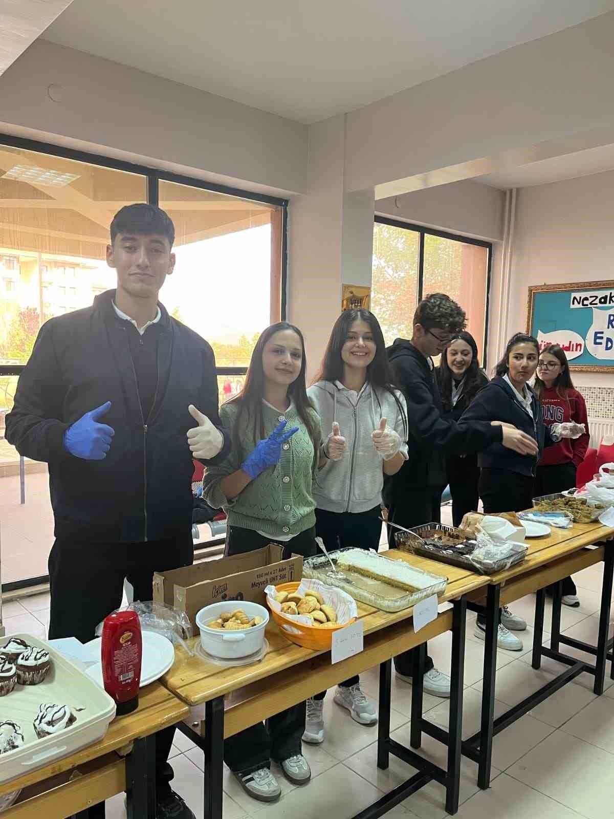 Gazze için hayır çarşısı düzenlediler