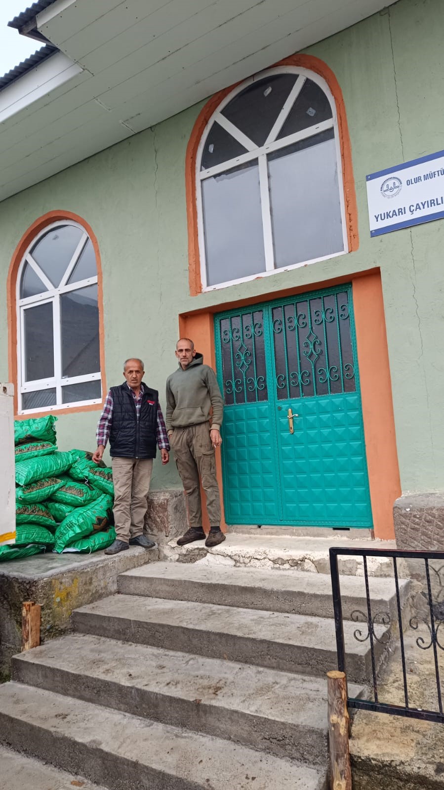 Olur Belediyesi&rsquo;nden camilere kışlık kömür desteği