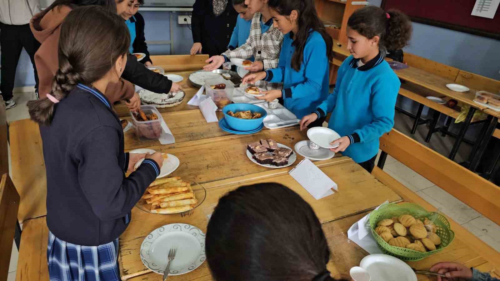 Aydınlar Beldesi Ortaokulundan Gazze için yardım etkinliği