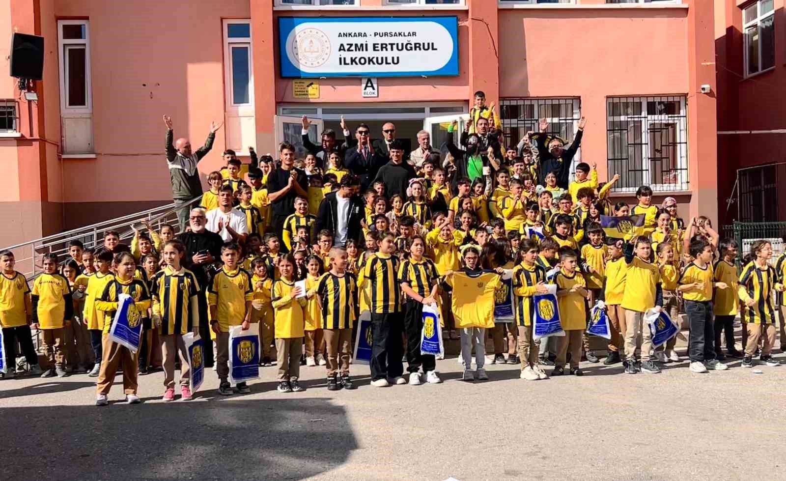 MKE Ankaragücü yöneticileri ve sporcuları öğrencilerle bir araya geldi
