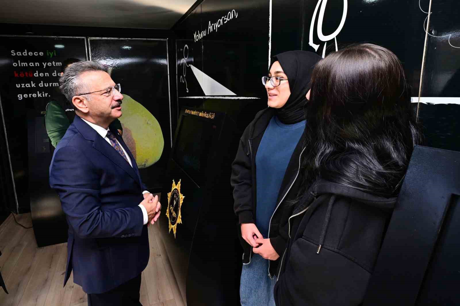 Vali Aksoy, Narko Tırı’nı ziyaret etti