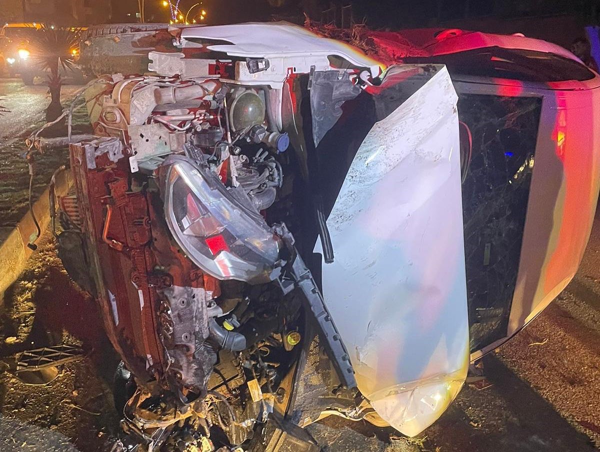 Dörtyol’da aydınlatma direğine çarpan otomobilin sürücüsü yaralandı
