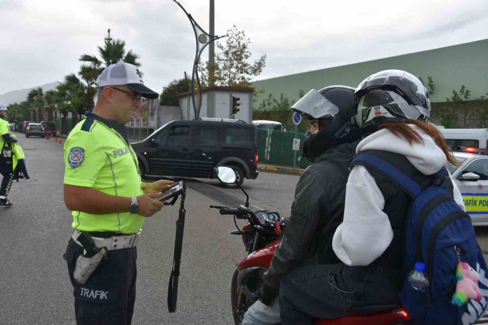 Giresun’da trafik kurallarına uymayana af yok:  1 ayda 3 bin araç denetlendi, 930 sürücüye ceza kesildi