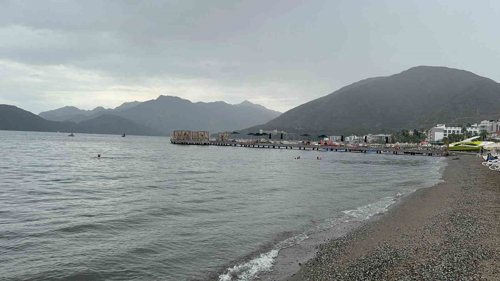 Marmaris&rsquo;te yağmur ve deniz keyfi bir arada
