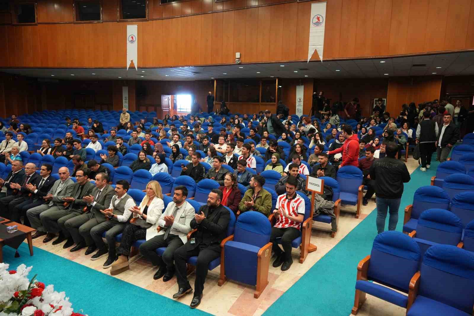 Thomas Reis: "Evimizdeki 2 ma&ccedil;ı kazanırsak gruptan &ccedil;ıkabiliriz"
