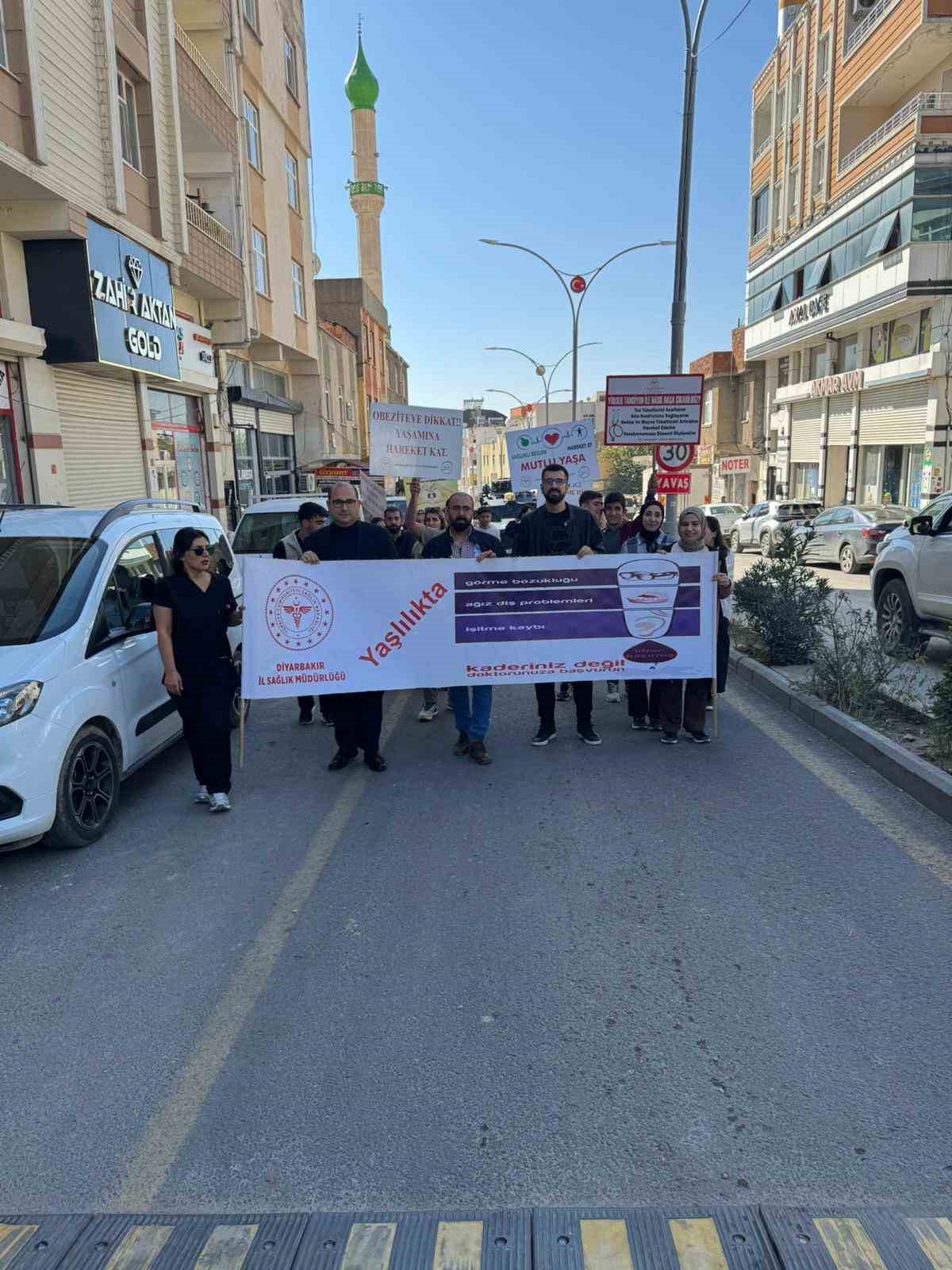 Dicle&rsquo;de sağlık&ccedil;ılardan D&uuml;nya Yaşlılar ve Y&uuml;r&uuml;y&uuml;ş G&uuml;n&uuml; etkinliği
