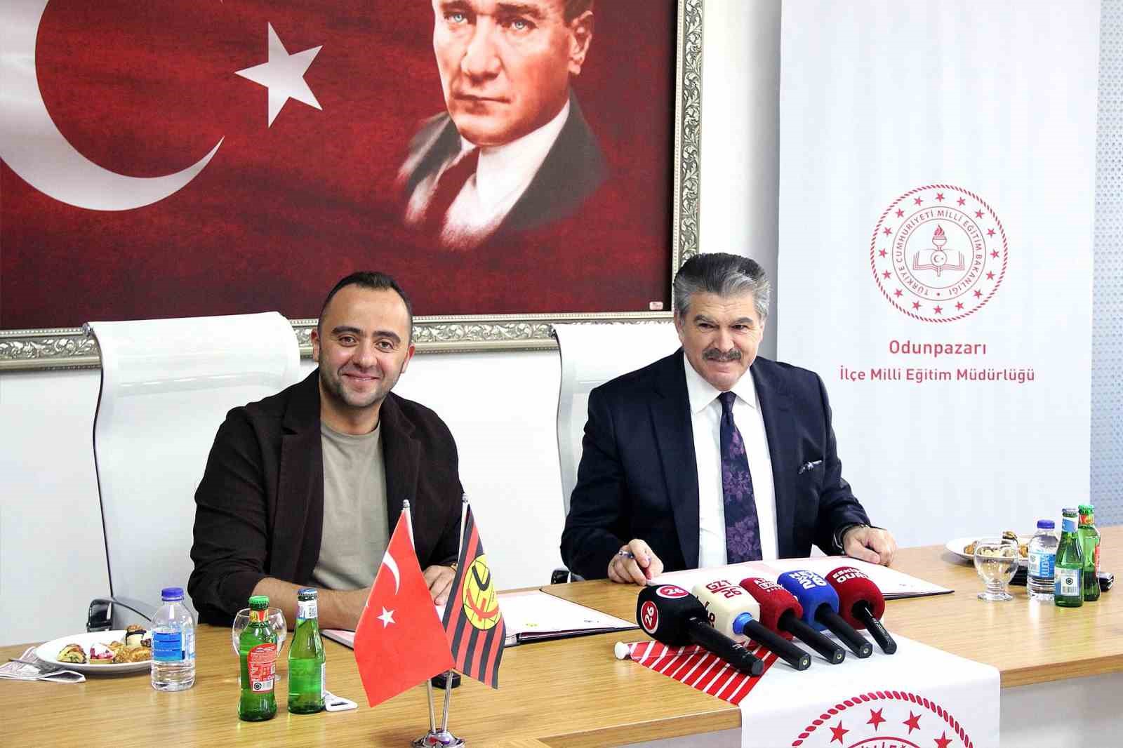 &lsquo;&Ccedil;ocukların Trib&uuml;n Coşkusu&rsquo; projesi başladı
