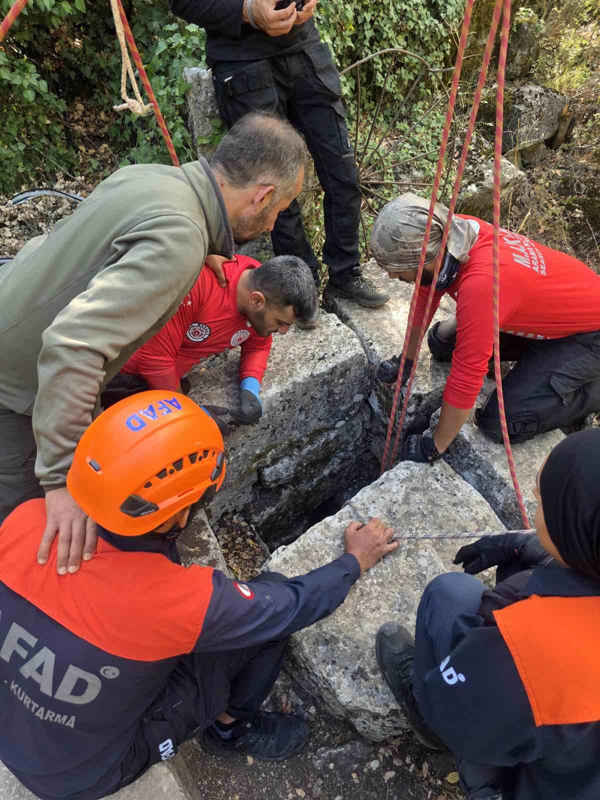 Antalya’da su kuyusu ve sarnıçlarda çöp topladılar