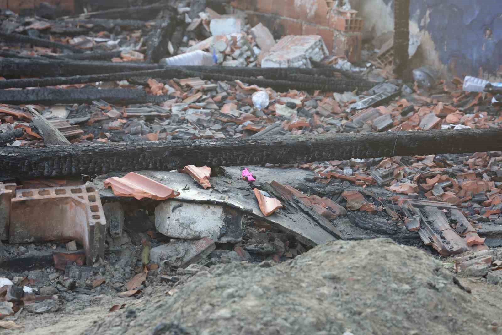 İzmir’de 5 kardeşin öldüğü yangında anne hakkında karar