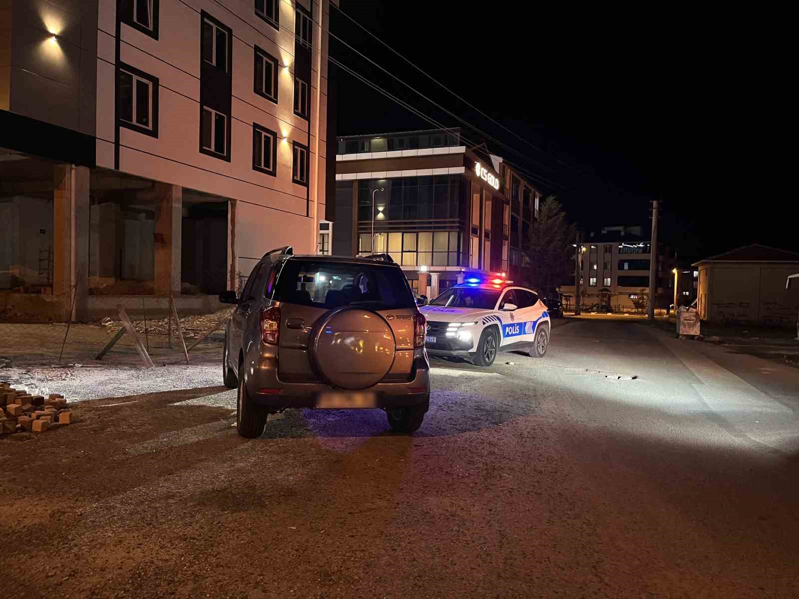 Tekirdağ&rsquo;da polis kavga ihbarına gittiği arabada tabanca buldu
