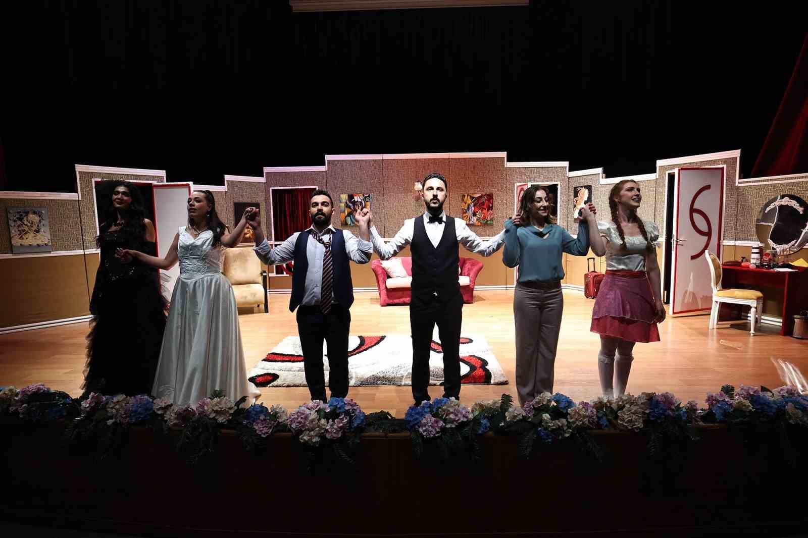 "Şahane D&uuml;ğ&uuml;n" oyununa yoğun ilgi
