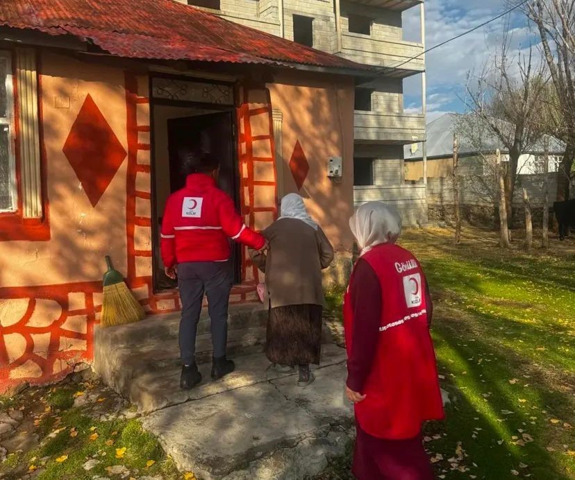 Patnos&rsquo;ta T&uuml;rk Kızılay&rsquo;dan ihtiya&ccedil; sahiplerine destek
