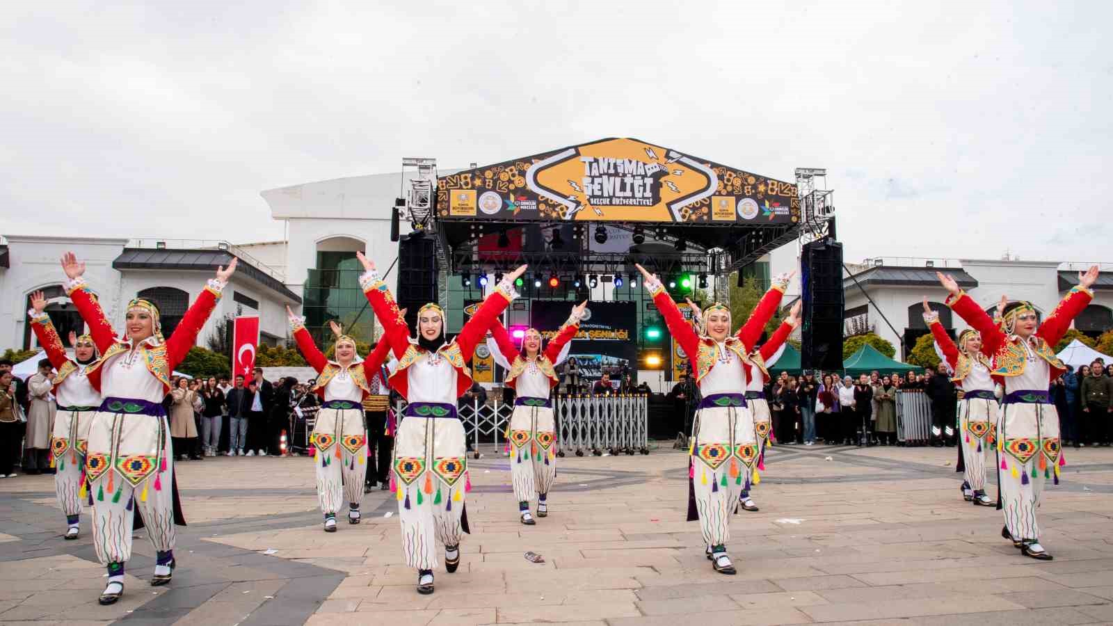 Sel&ccedil;uk &Uuml;niversitesinde Tanışma Şenliği coşkuyla başladı
