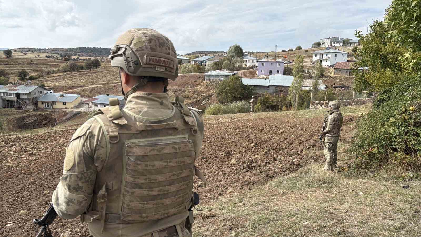 Komşusunu öldüren firari jandarmaya ateşle karşılık verdi, yaralı şekilde yakalandı